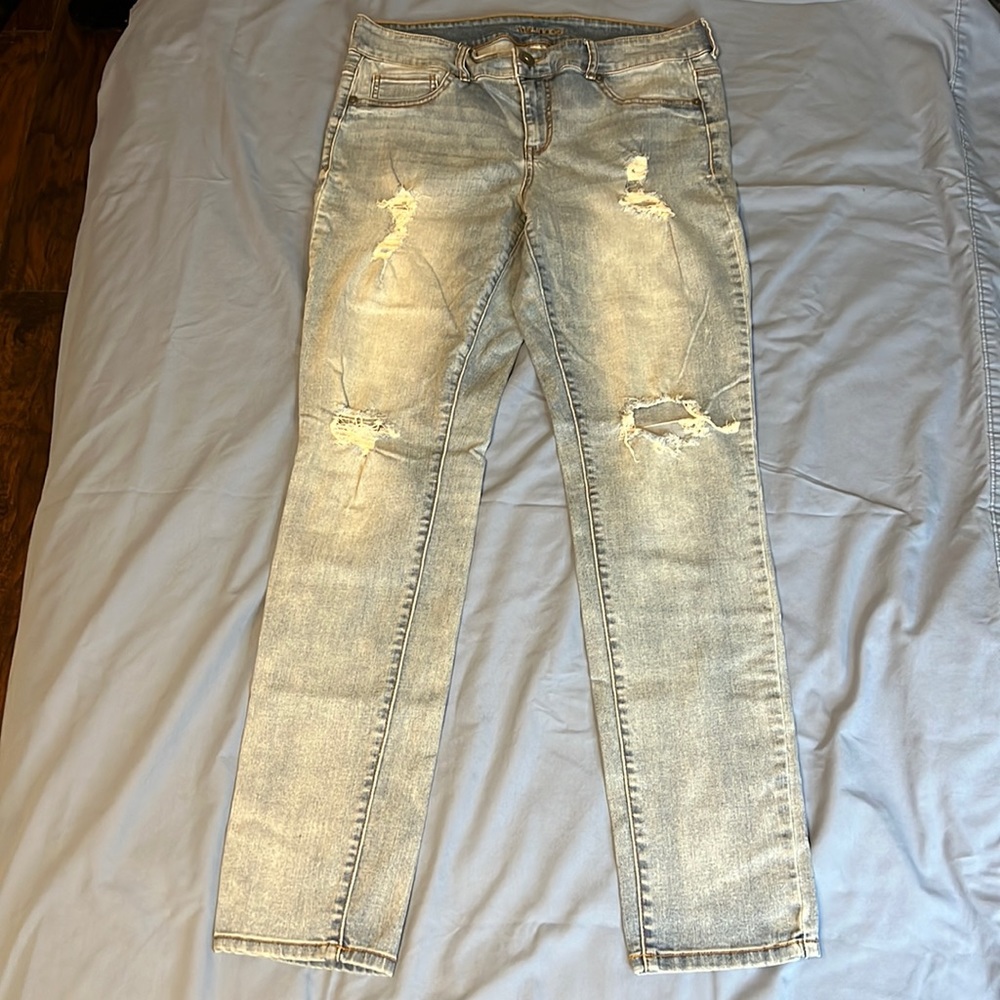 Like New Maurice’s Distressed Jeggings